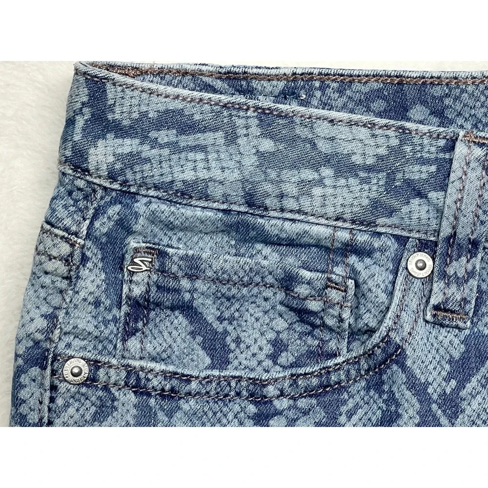 Seven 7 Weekend Women's Shorts Size 10 Light Denim Snake Skin Print Stretch
